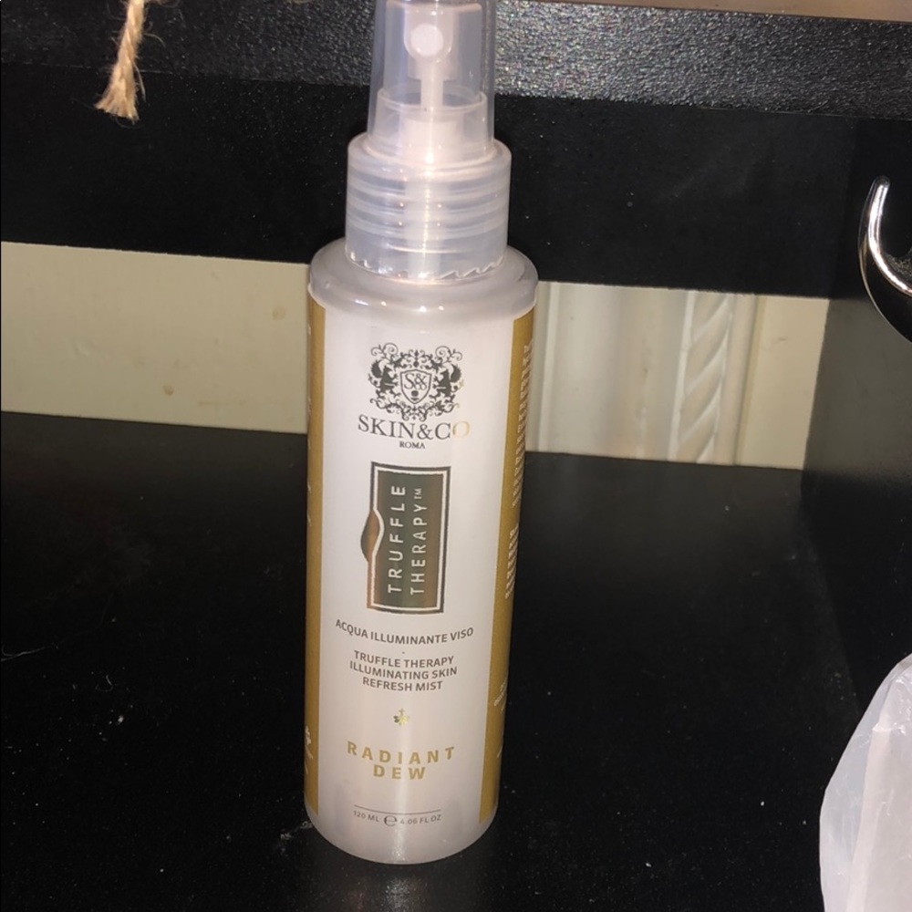 Truffle therapy illuminating skin refresh mist